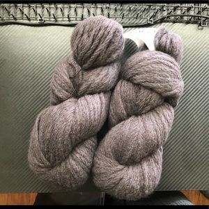 Uru Yarn bulky weight yarn (color: Shiraz in the city)